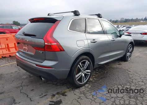 2021 Volvo Xc60 T5 Momentum z USA, uszkodzony, nr VIN YV4102RK3M1810644
